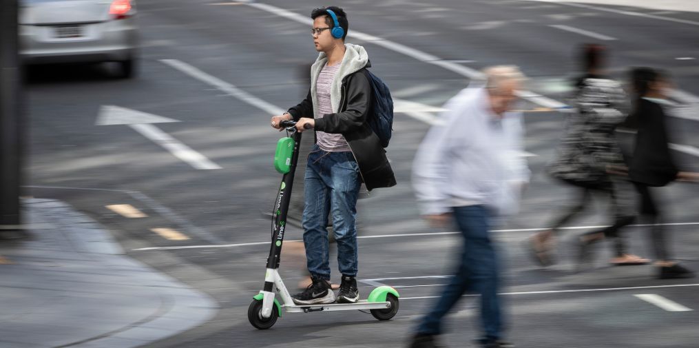 Cinco consejos de seguridad para conducir patinetes eléctricos
